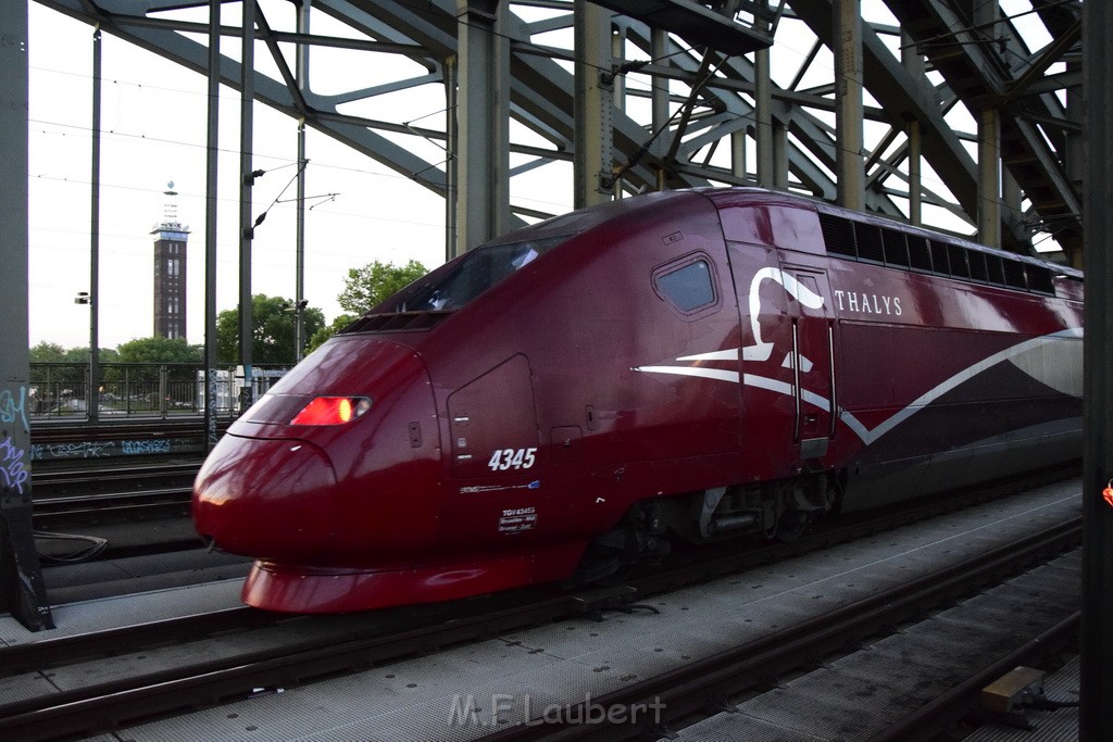 Zug 1 Koeln Deutz Hohenzollernbruecke Rich Rechtsrheinisch P50.JPG - Miklos Laubert